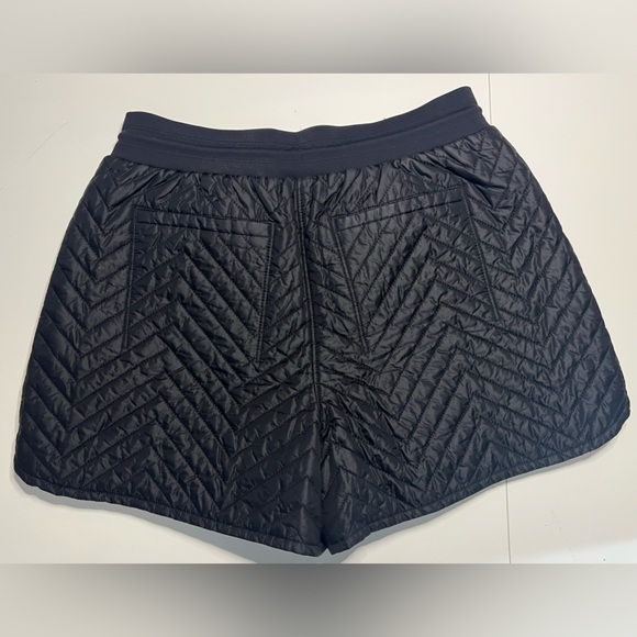 Athleta Apres Quilted Ski Short in Black #467120 Zippered Pockets Size 6 - Picture 6 of 15